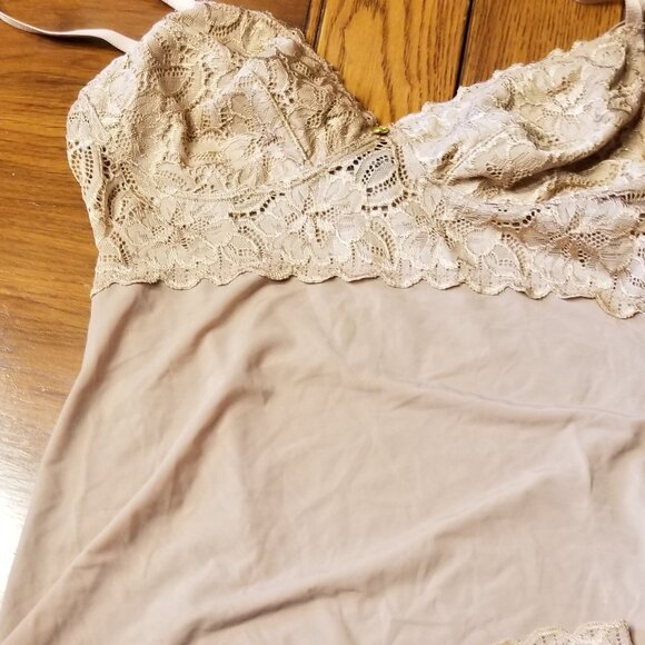 Women's lingerie - Picture 1 of 2